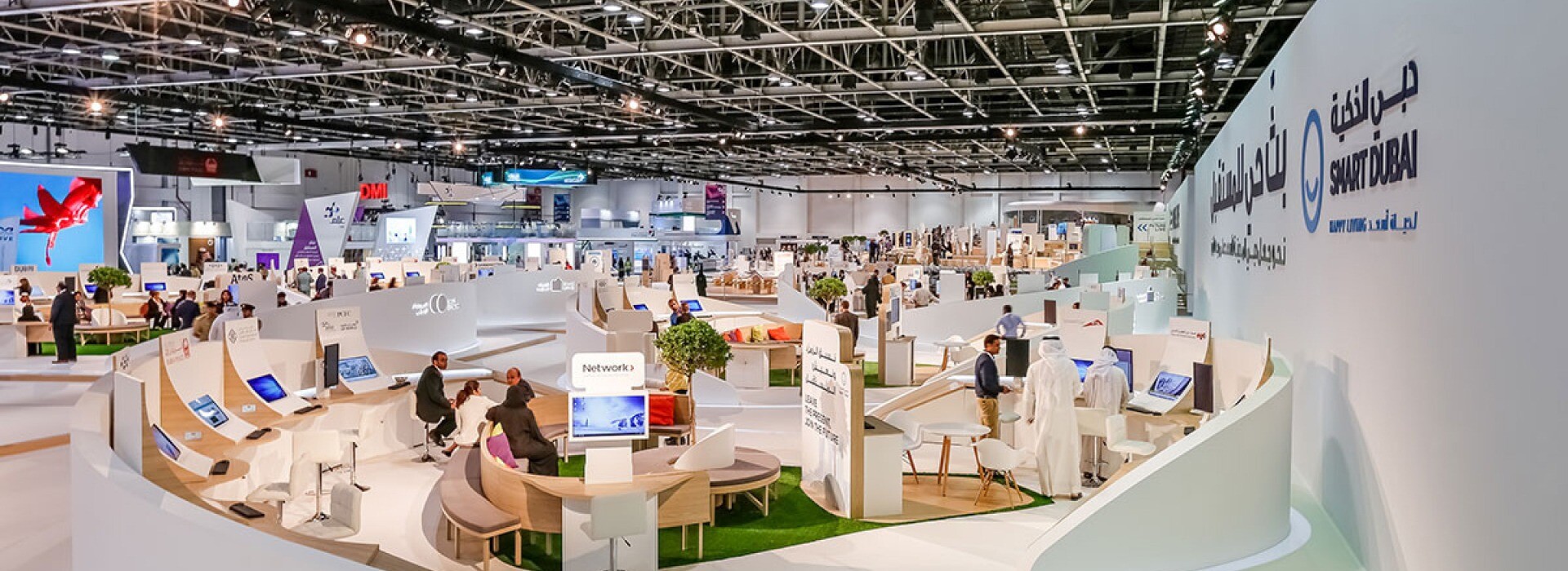 Tu evento, nuestra excelencia: stands, escenografías, audiovisual, sonido, iluminación y más.